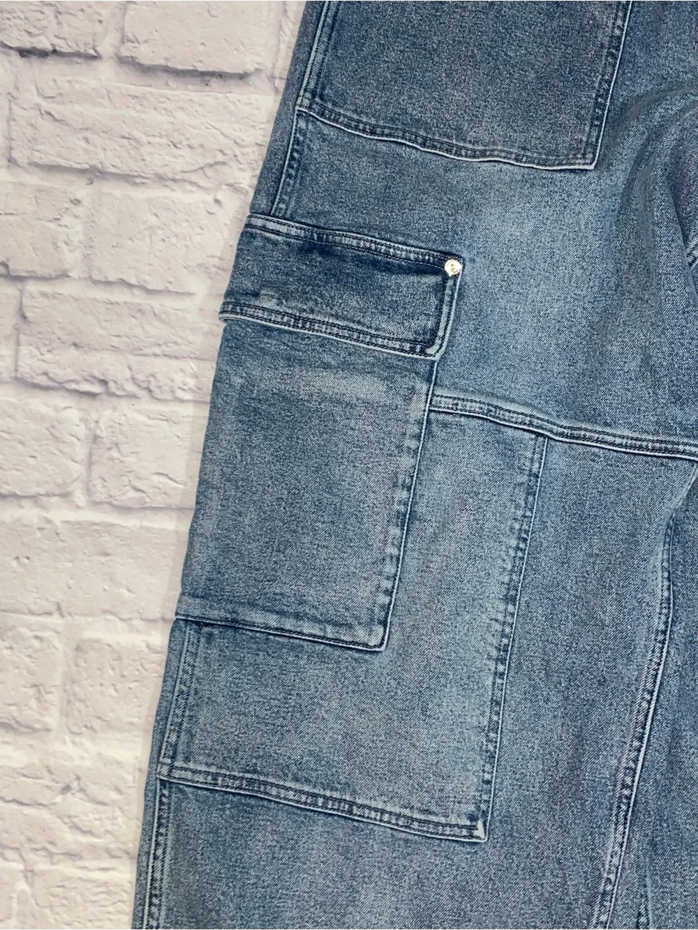 Michael Kors Stretch Denim Wide-Leg Cargo Jeans. Size 10